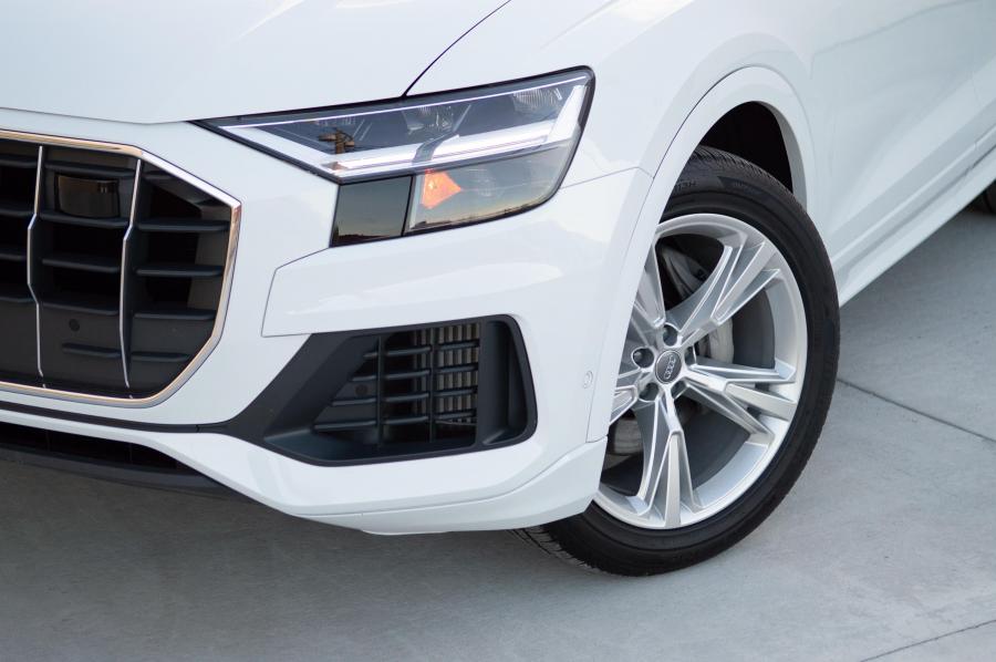 Детали экстерьера Audi Q8 55 TFSI Quattro 2018 года  (NA) (фото 29 из 32)